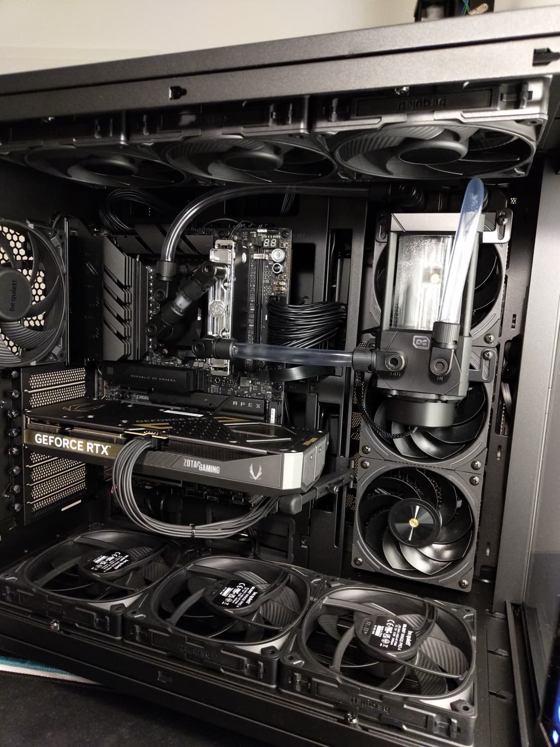 Daylight overview — Ryzen 9 9950X3D, RTX 5070, 360 mm radiator